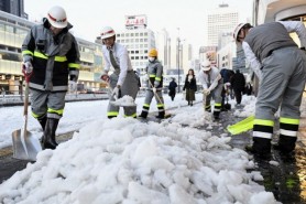 Un bărbat şi fiica lui au fost ÎNGROPAŢI de VII în zăpadă